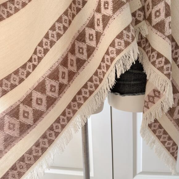 Maje Ivory Pink Geometric Print Fringed Shawl Poncho Wool Blend Women’s One Size - Picture 2 of 8